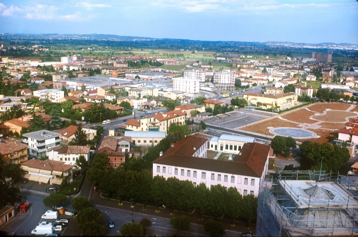 d_parco.jpg (102744 byte)