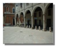 2004_0523_piazza1.jpg (7232 byte)