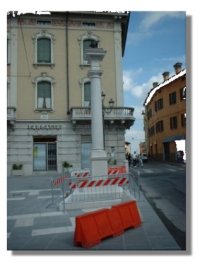 2004_0523_piazza4.jpg (13234 byte)