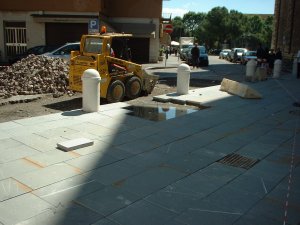 2004_0606_piazza-1.jpg (17370 byte)