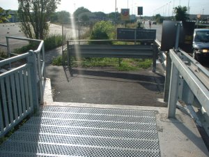 ponte020703-d.jpg (23420 byte)