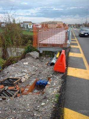 ponte301102a.jpg (39511 byte)