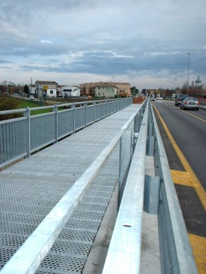 ponte301102b.jpg (28694 byte)