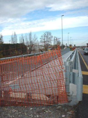 ponte301102f.jpg (32965 byte)