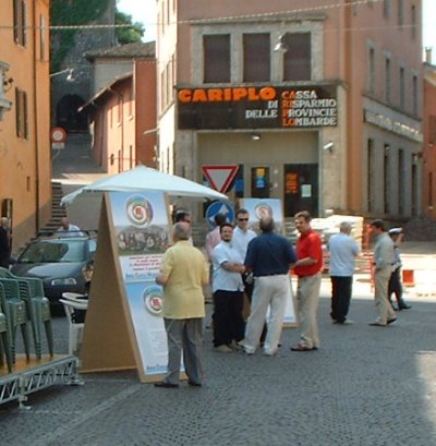 piazza010603c.jpg (40334 byte)