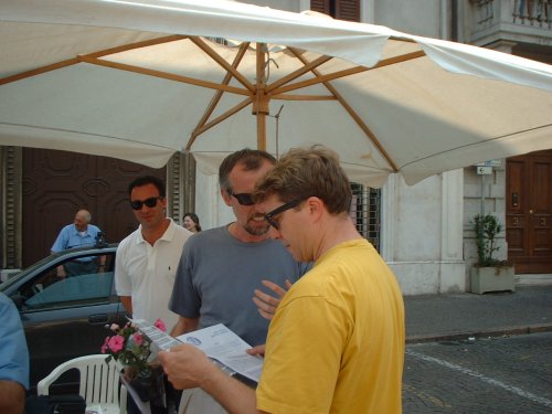 piazza080603b.jpg (39287 byte)